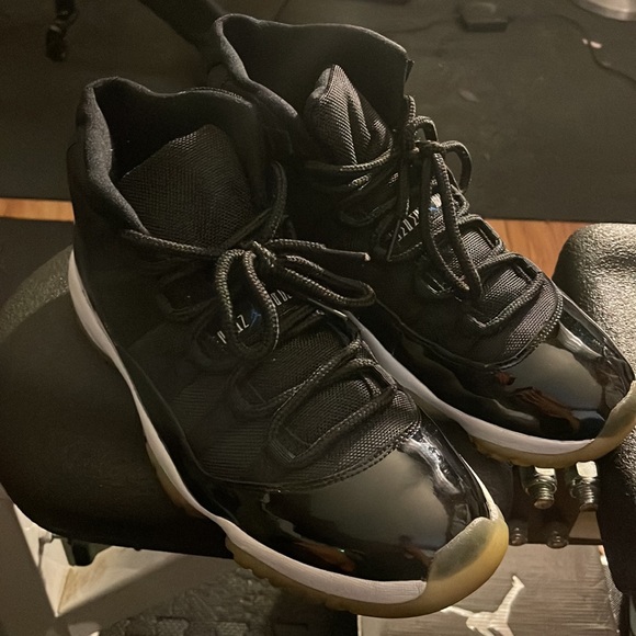 Jordan 11 space jams - Picture 3 of 6